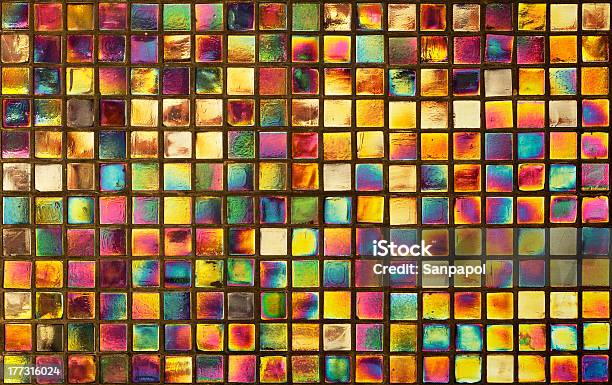 Fundo Do Mosaico Colorido Na Parede - Fotografias de stock e mais imagens de Abstrato - Abstrato, Arquitetura, Artigo de Decoração