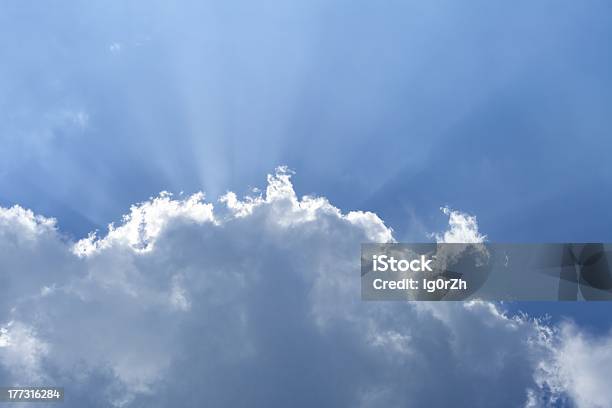 Bellissimo Cielo Blu - Fotografie stock e altre immagini di Ambientazione esterna - Ambientazione esterna, Bellezza naturale, Blu