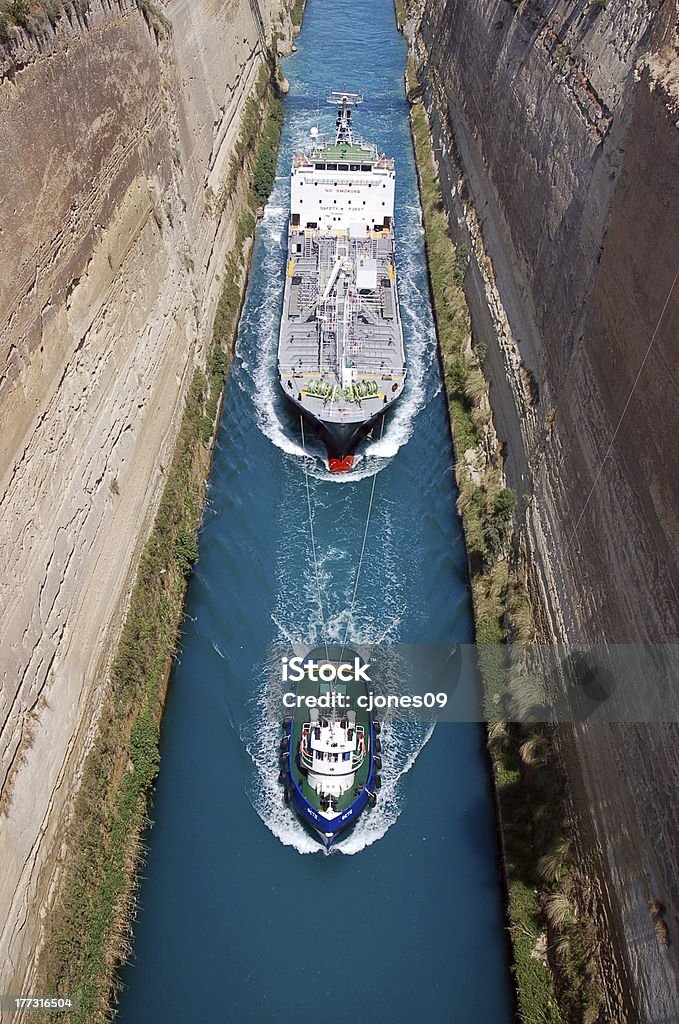 Bateaux sur le Canal de Corinthe - Photo de Canal - Eau vive libre de droits