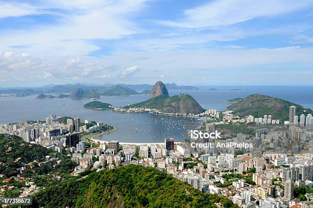 Montaña De Sugarloaf En Rio De Janeiro Brasil Foto de stock y más banco de imágenes de Agua - Agua, Aire libre, América del Sur