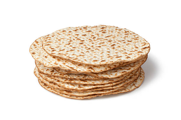 свежие груду matzah - matzo passover cracker unleavened bread стоковые фото и изображения