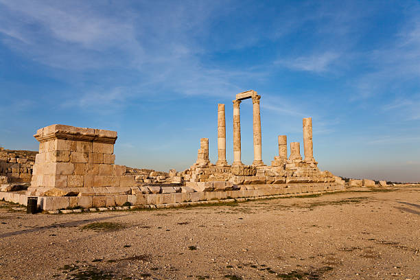 il tempio di ercole in giordania - temple of heracles foto e immagini stock