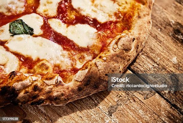 ピザマルゲリータ - ピザのストックフォトや画像を多数ご用意 - ピザ, ナポリ, マルゲリータピザ