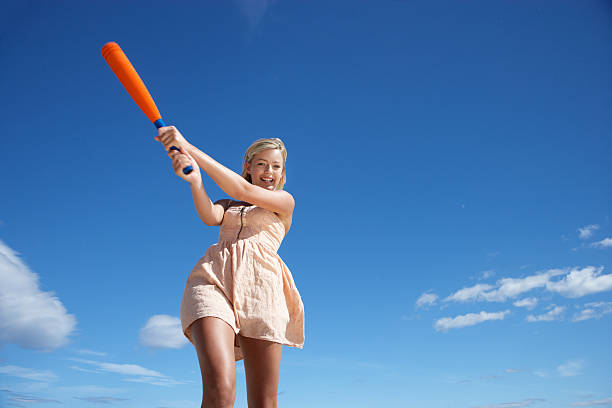 십대 여자아이 게임하기 야구공 - rounders 뉴스 사진 이미지