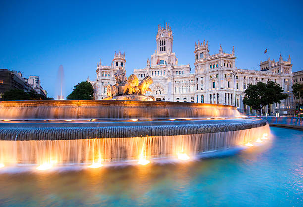 plaza de cibeles, madryt, hiszpania. - fountain house residential structure home interior zdjęcia i obrazy z banku zdjęć