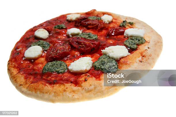 Simples Pizza Não Cozidas - Fotografias de stock e mais imagens de Pizza - Pizza, Sol, Tomate