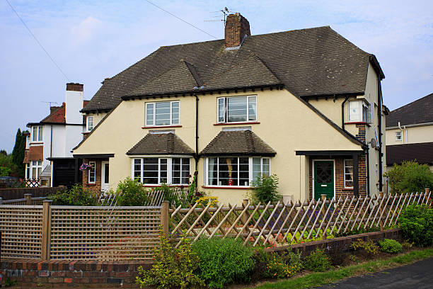 istock Typical 1930s cream colored semi detatched house 177321206