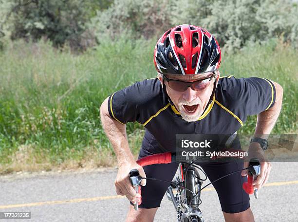Droga Motocyklista Rage - zdjęcia stockowe i więcej obrazów Jeździć na rowerze - Jeździć na rowerze, Gniew, Niezadowolony