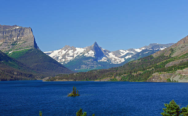 istock Blue skies and water in the Mountains 177321637