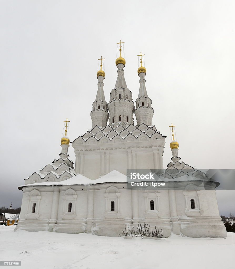 Chiesa di icona ofthe Virgin Hodegetria. Vyazma. Russia. - Foto stock royalty-free di Albero