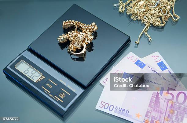 Bargeld Für Gold Stockfoto und mehr Bilder von Kaufen - Kaufen, Gold - Edelmetall, Goldfarbig