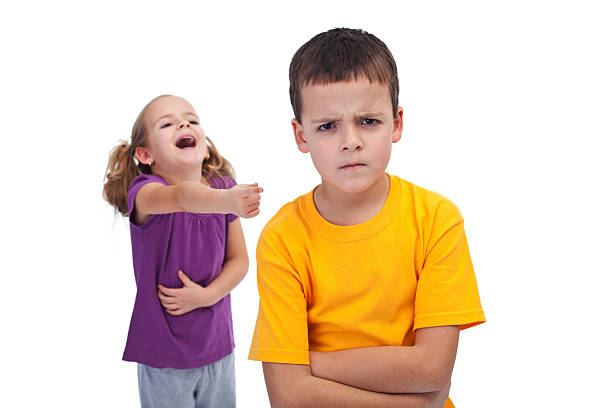 학교 bully 및 mockery 컨셉입니다 - bullying sneering rejection child 뉴스 사진 이미지
