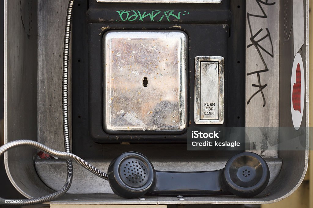 Old un téléphone payant - Photo de Bouton de démarrage libre de droits