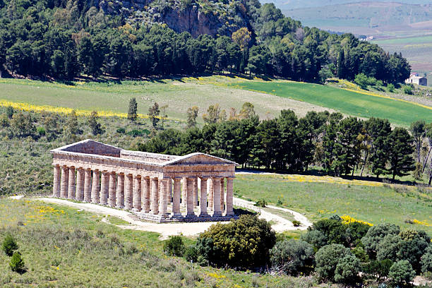 istock The Doric temple of Segesta 177326283