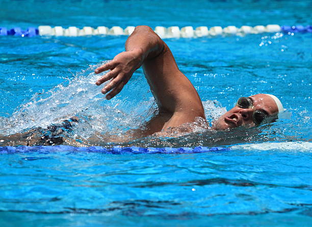 istock Sportsman swmming crawl style 177327397