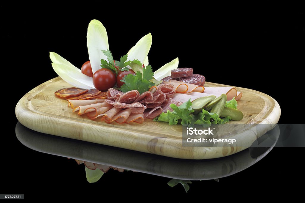 Piatto di carne Negozio di specialità gastronomiche - Foto stock royalty-free di Antipasto