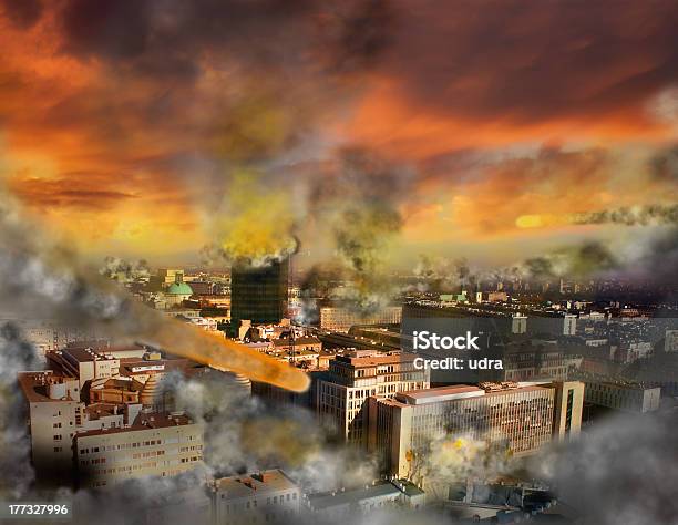 Апокалипсис Синий Шторм — стоковые фотографии и другие картинки Варшава - Варшава, Смог над городом, Буря