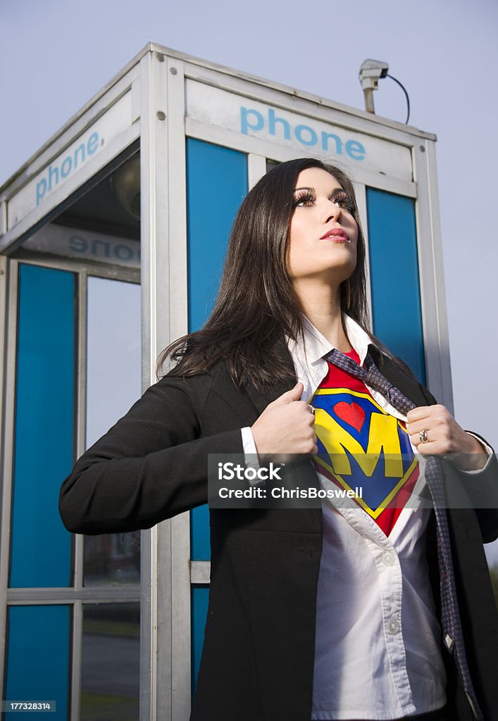 Femme Super héros Momma cabine téléphonique Chick changer mère Super-héros - Photo de Super-maman libre de droits