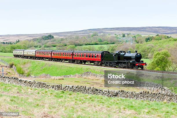 Locomotiva A Vapor Inglaterra - Fotografias de stock e mais imagens de Locomotiva a Vapor - Locomotiva a Vapor, Inglaterra, Yorkshire