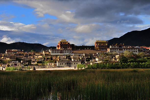 istock The Songzhanlin monastery in sunshine at dusk 177329207