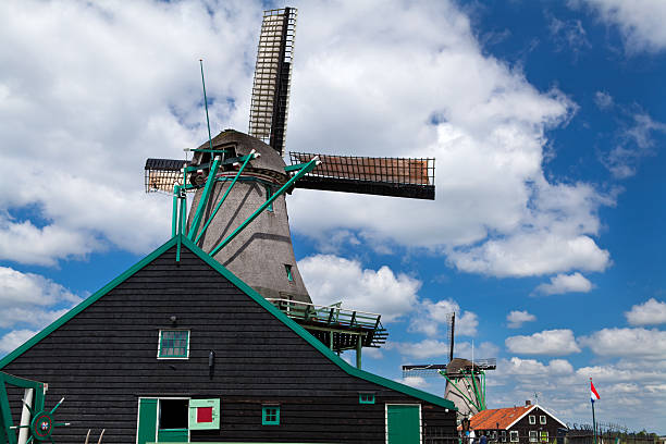 魅力的なオランダの風車 - netherlands windmill farm farmhouse ストックフォトと画像