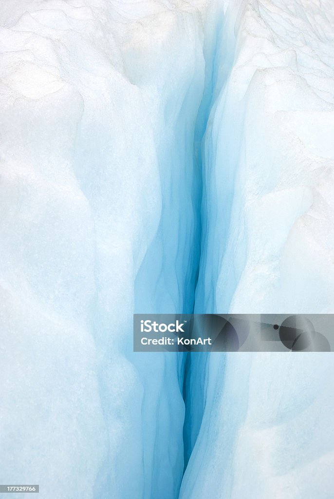 Caverna de gelo em Glacier - Foto de stock de Azul royalty-free