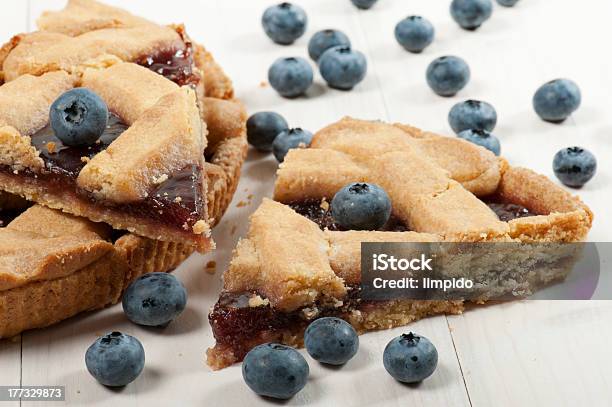 Pastel De Frutas Foto de stock y más banco de imágenes de Al horno - Al horno, Alimento, Arándano