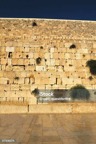 Foto de O Muro Das Lamentações e mais fotos de stock de Bairro Judeu - Jerusalém - Bairro Judeu - Jerusalém, Capitais internacionais, Cultura de Israel