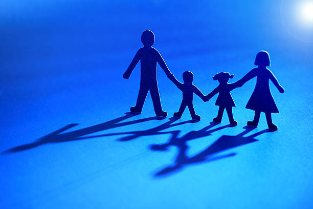 istock Paper chain family into the light 177330647