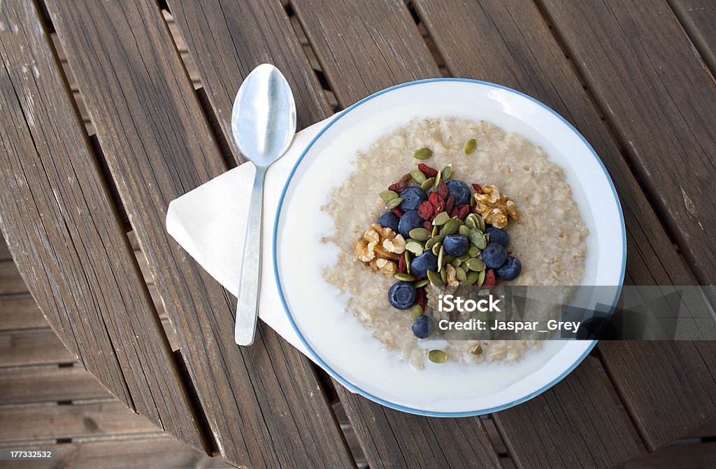 Haferbrei mit goji Beeren/Bocksdornfrucht - Lizenzfrei Amerikanische Heidelbeere Stock-Foto