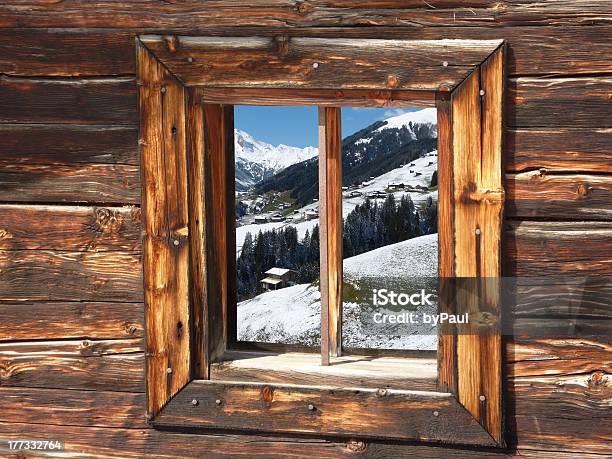 Vista Del Valle A Través De Una Ventana De Invierno Foto de stock y más banco de imágenes de Excursionismo