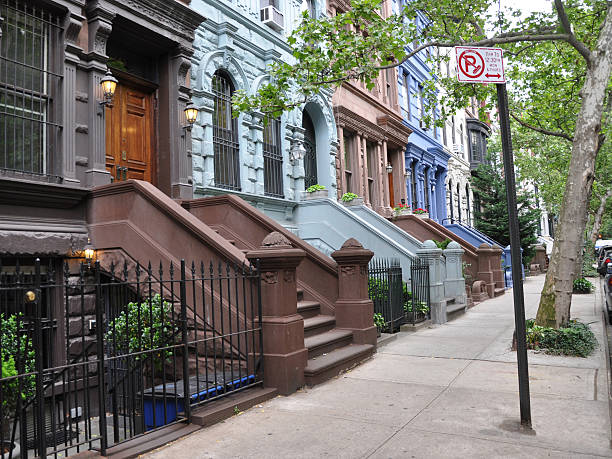 istock Brownstone Home No Parking Sign Sidewalk 177333773