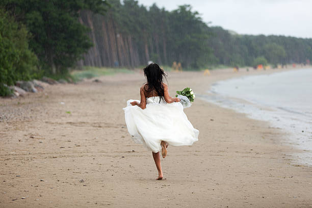 runaway bride - wet dress rain clothing ストックフォトと画像