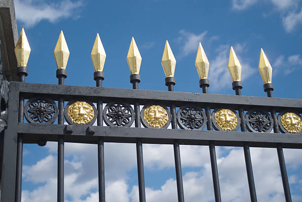 istock Sharp fence top with barilef closeup 177336365