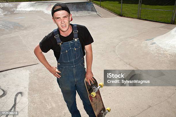 젊은 숫나사 Skateboarder 플래시에 대한 스톡 사진 및 기타 이미지 - 플래시, 남자, 십대