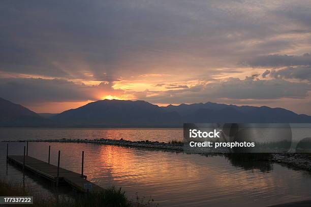 Września Utah Lake Sunrise - zdjęcia stockowe i więcej obrazów Bez ludzi - Bez ludzi, Fotografika, Horyzontalny