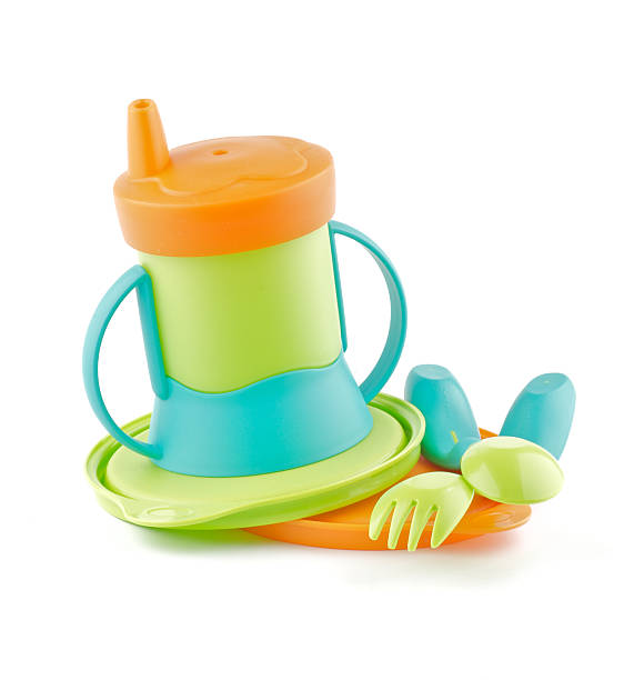 multicolore biberon e utensile - baby cup foto e immagini stock