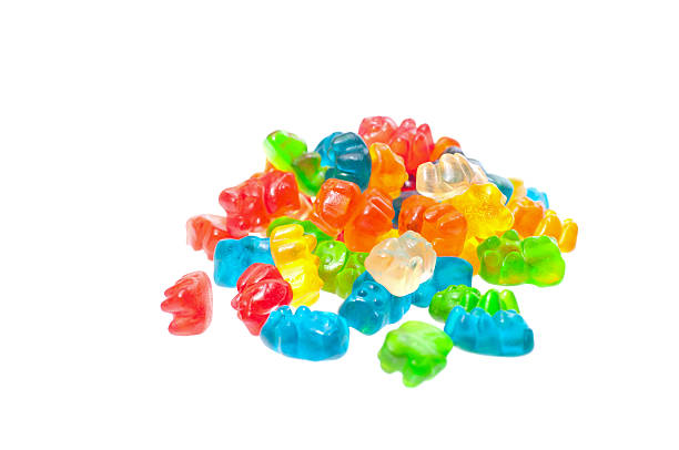 bunte gummy bears - gummibärchen stock-fotos und bilder