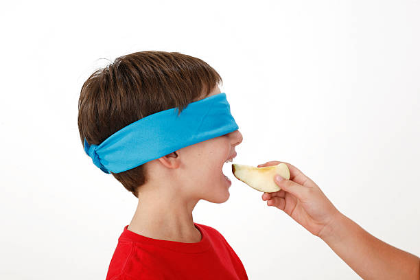 scoprite i sapori - blindfold foto e immagini stock