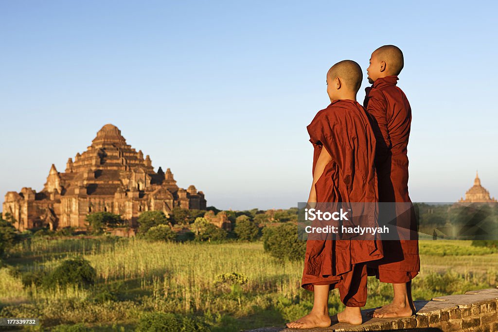 Jovem monge budista - Foto de stock de Bagan royalty-free