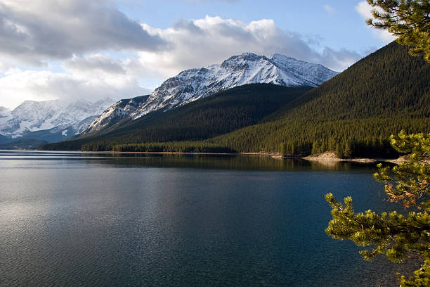 Lago in Montagne Rocciose - foto stock