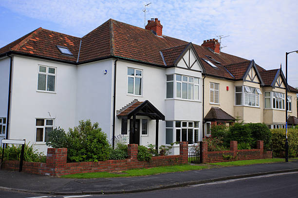 istock Typical 1930s semi detatched house 177340330