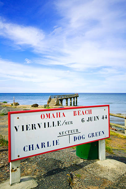 playa de omaha guerra mundial, la sala normandy ubicación signboard vierville sur mer - basse normandy colleville 1944 france fotografías e imágenes de stock