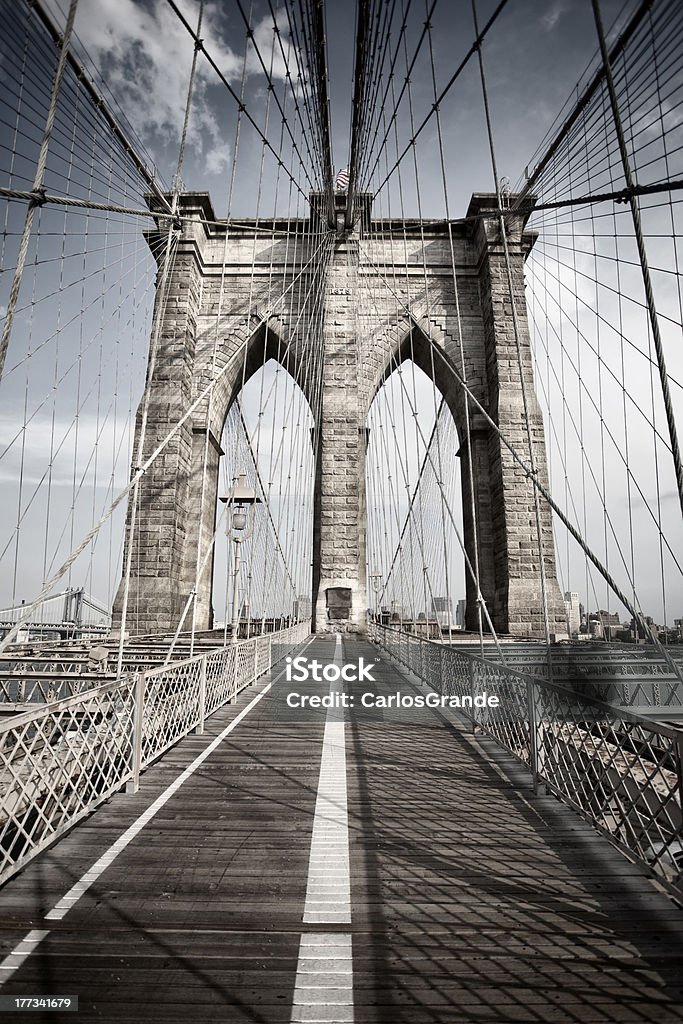 Brooklyn Bridge w Nowym Jorku - Zbiór zdjęć royalty-free (Bez ludzi)