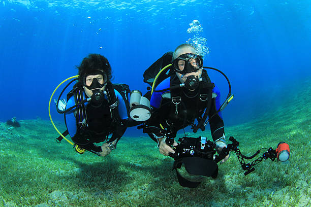 istock Couple Scuba Diving 177343837