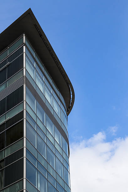 Edifício de escritórios modernos - foto de acervo