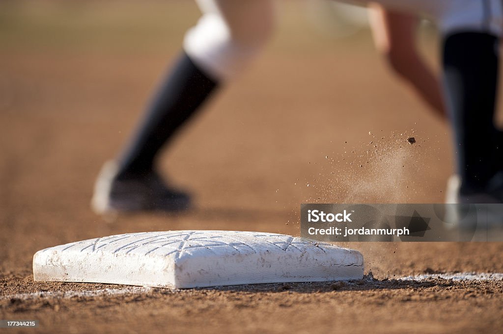 Basis mit flying Schmutz - Lizenzfrei Baseball-Frühjahrstraining Stock-Foto