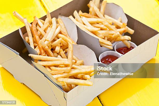 Pommes Frites Im Lieferumfang Stockfoto und mehr Bilder von Drei Gegenstände - Drei Gegenstände, Einige Gegenstände - Mittelgroße Ansammlung, Fettgebraten