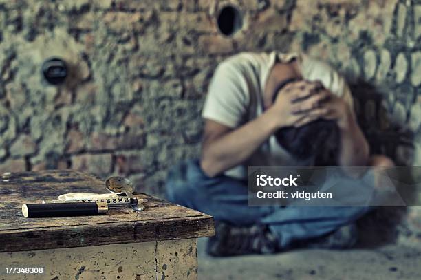 Foto de Crise Da Toxicodependência e mais fotos de stock de Abuso - Abuso, Adulto, Bolsa - Objeto manufaturado