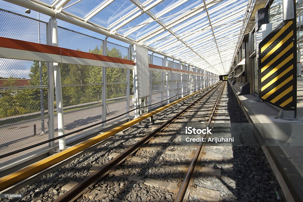 Metropolitana stazione ferroviaria con Treno elettrico - Foto stock royalty-free di Acciaio